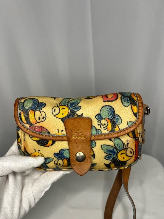 Dooney & Bourke Handbags - Y2K Dooney & Bourke Yellow Bee Print wristlet